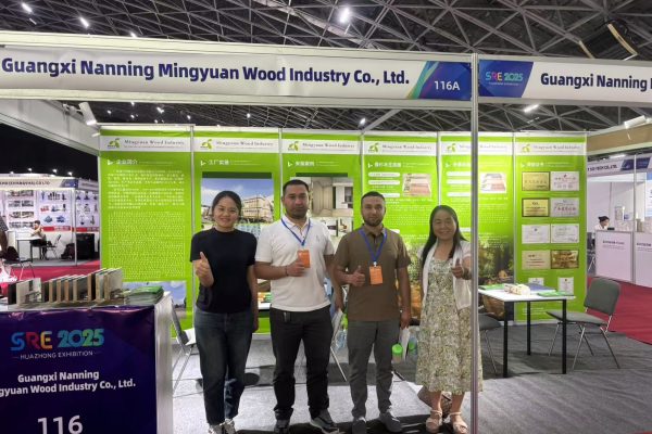 Mingyuan Wood team takes group photo with overseas wood product buyers